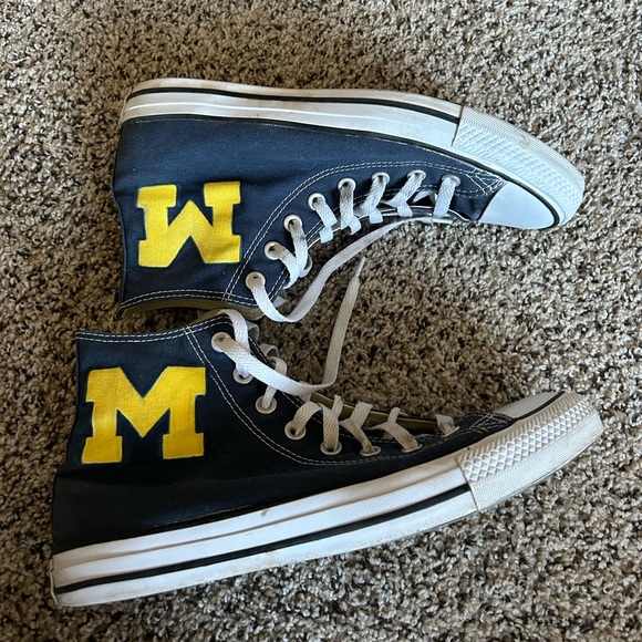 University of Michigan painted converse - Picture 4 of 7